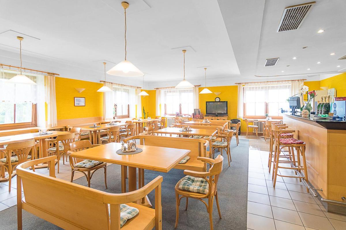 Mala Rennerovka Hotel สตราจเน ภายนอก รูปภาพ