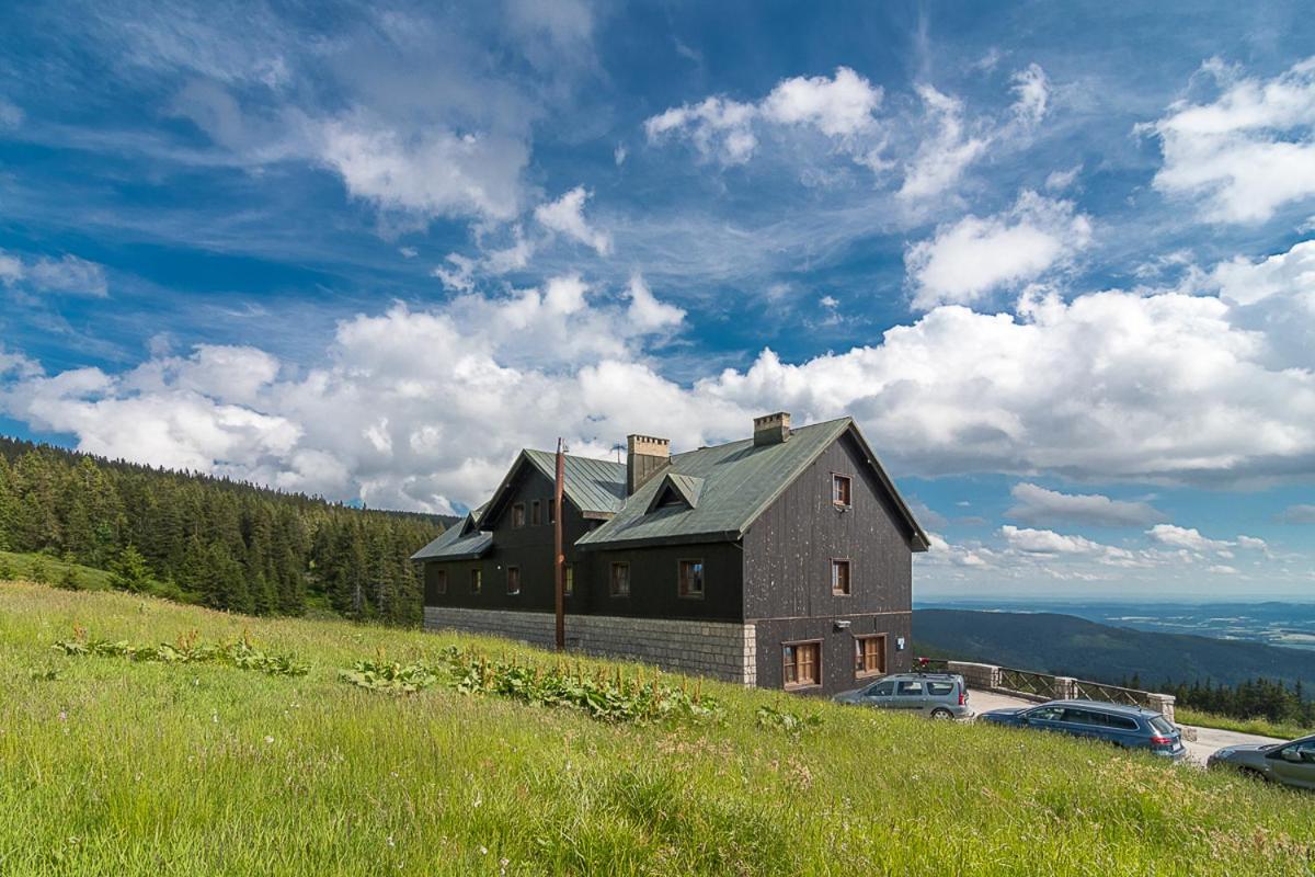 Mala Rennerovka Hotel สตราจเน ภายนอก รูปภาพ