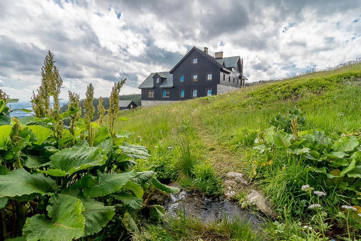 Mala Rennerovka Hotel สตราจเน ภายนอก รูปภาพ