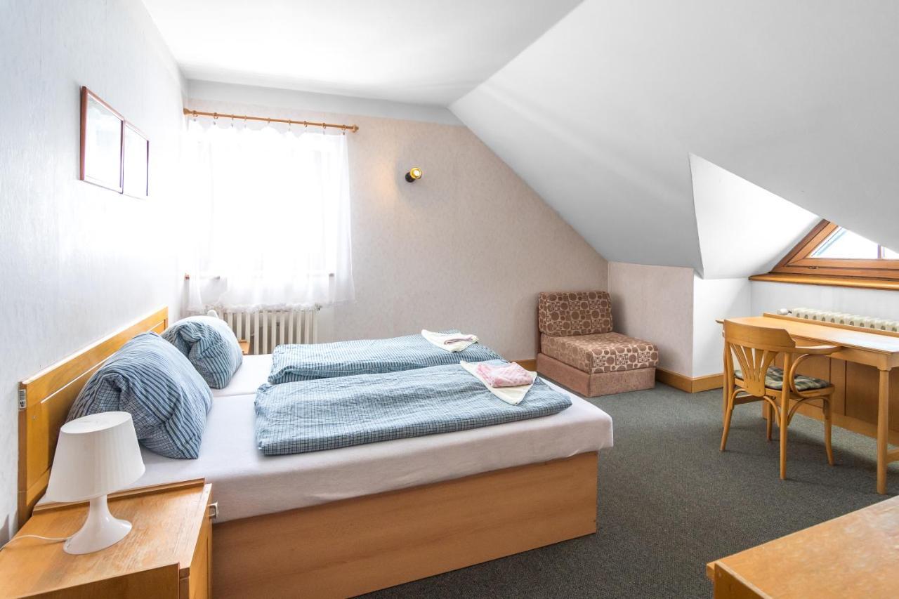 Mala Rennerovka Hotel สตราจเน ภายนอก รูปภาพ