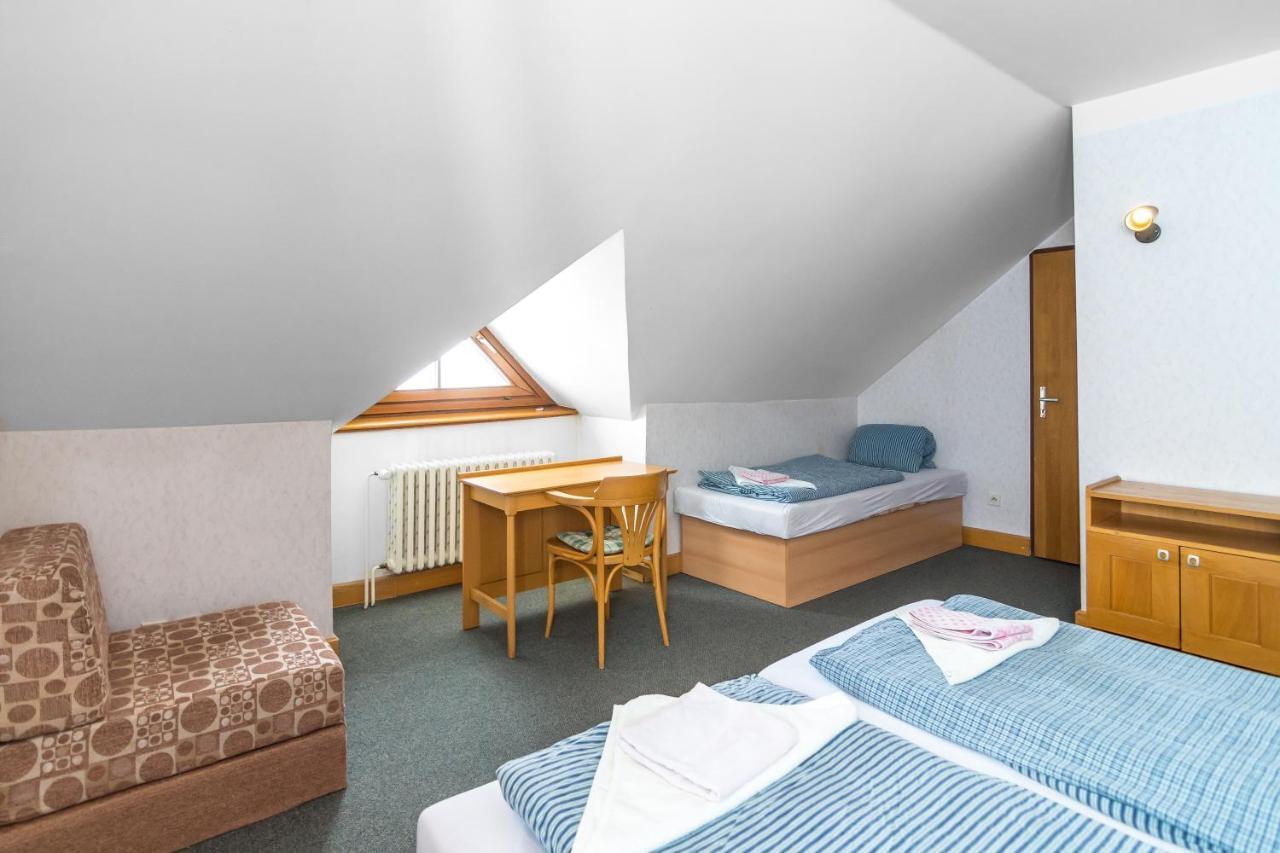 Mala Rennerovka Hotel สตราจเน ภายนอก รูปภาพ