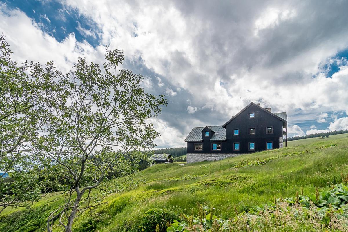 Mala Rennerovka Hotel สตราจเน ภายนอก รูปภาพ