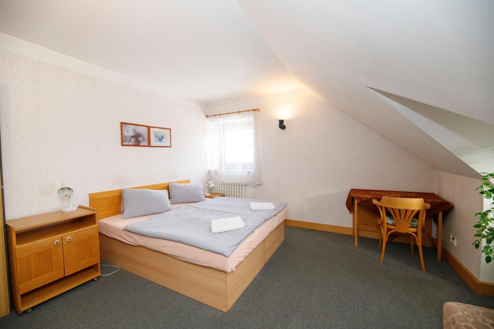 Mala Rennerovka Hotel สตราจเน ภายนอก รูปภาพ